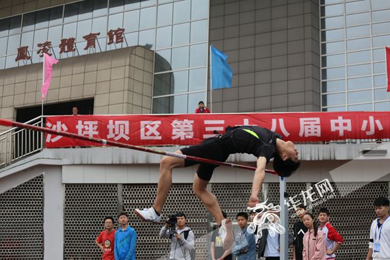 重庆凤鸣山中学田径图片