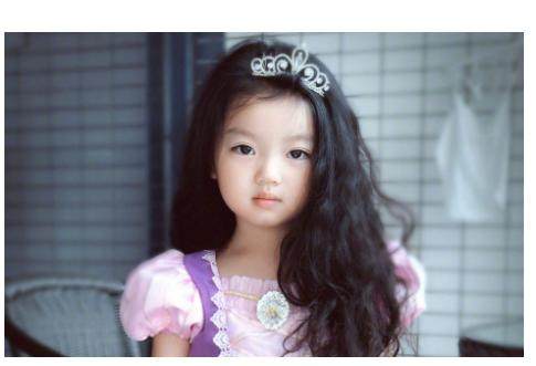 6岁的阿拉蕾的脸长开了,圆脸变鹅蛋脸,穿衣越