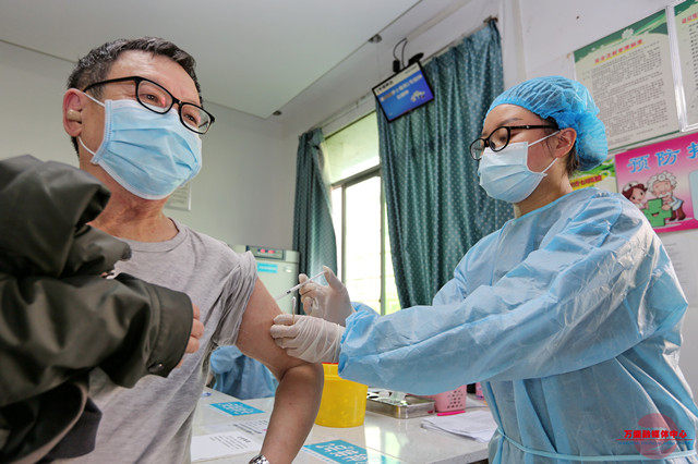 接种新冠疫苗 构建免疫屏障