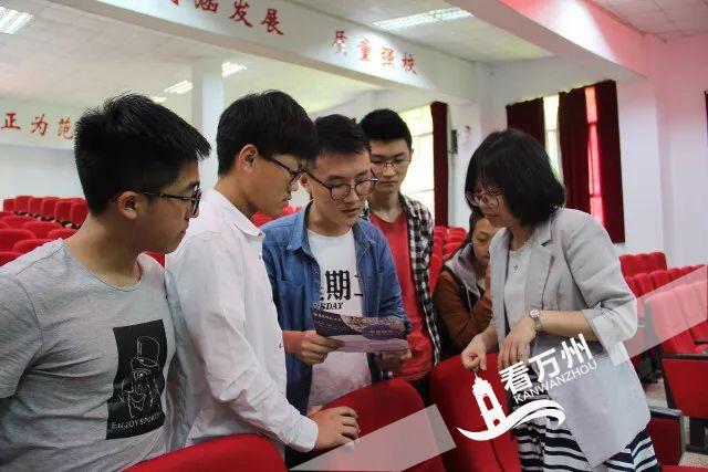 华东师范大学优质生源基地授牌_万州中学与华东师范大学合作_万州上海中学