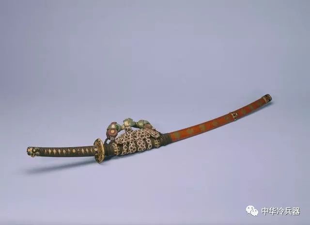 收藏于故宫博物院的“国宝级”日本刀，其中一把打开后依然寒光闪闪，它们 