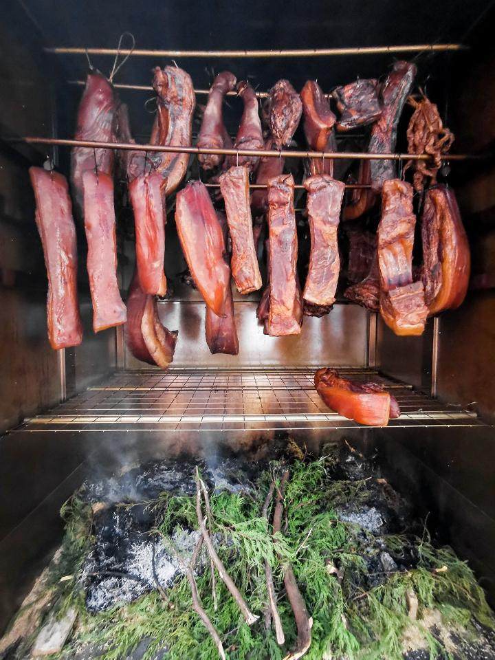 巫山引进熏肉"神器"!市民熏腊肉不再愁