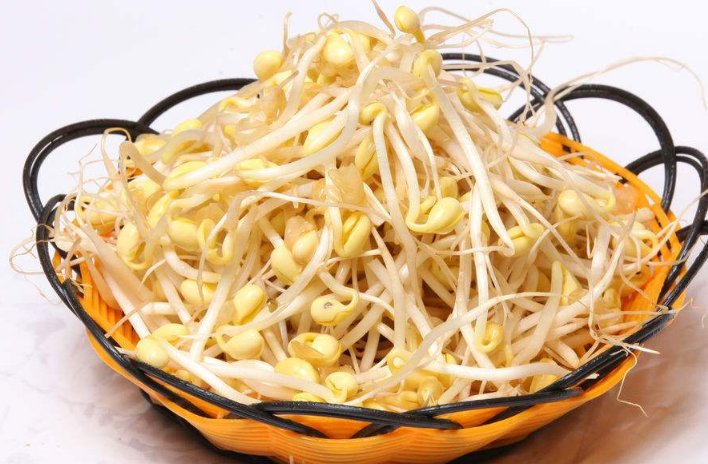 绿豆芽和黄豆芽哪个营养更高?别再傻傻分不清楚,聪明人都知道了