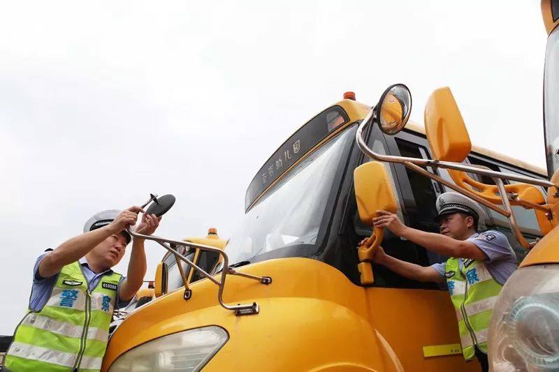 急救箱标识牌 542f22c6c26741082cd579794841c3bd.jpg