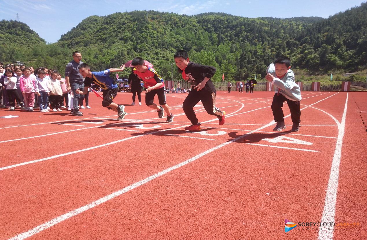 李溪镇恒美小学校举行第一届学生田径运动会