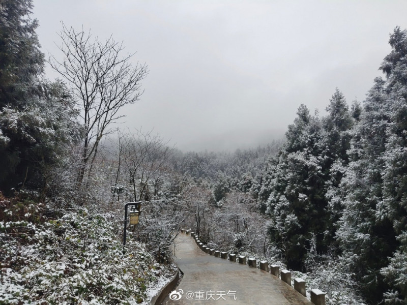 重庆彭水摩围山下雪啦 - 上游新闻·汇聚向上的力量