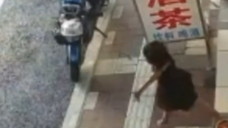官方回应女童被指遭父亲遗弃街头_佛山遗弃女婴_佛山遗弃婴儿
