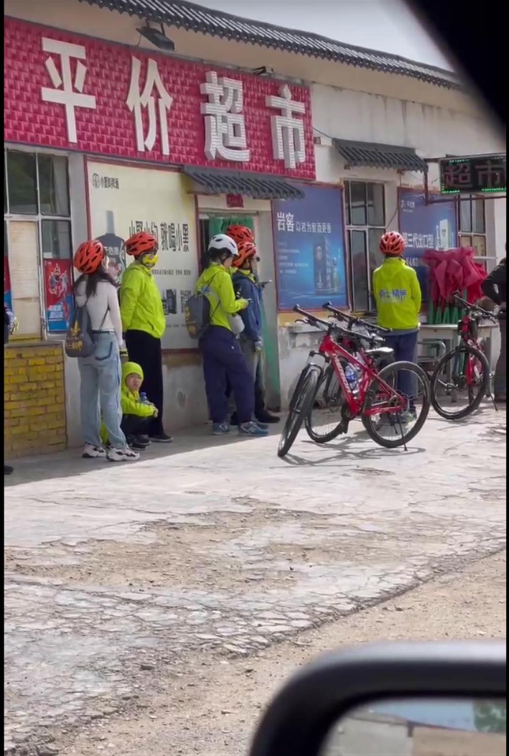 游客称在青海湖附近买水遭驱赶_杨幂2012戛纳红毯遭驱赶_无国界医生组织称遭缅甸驱赶