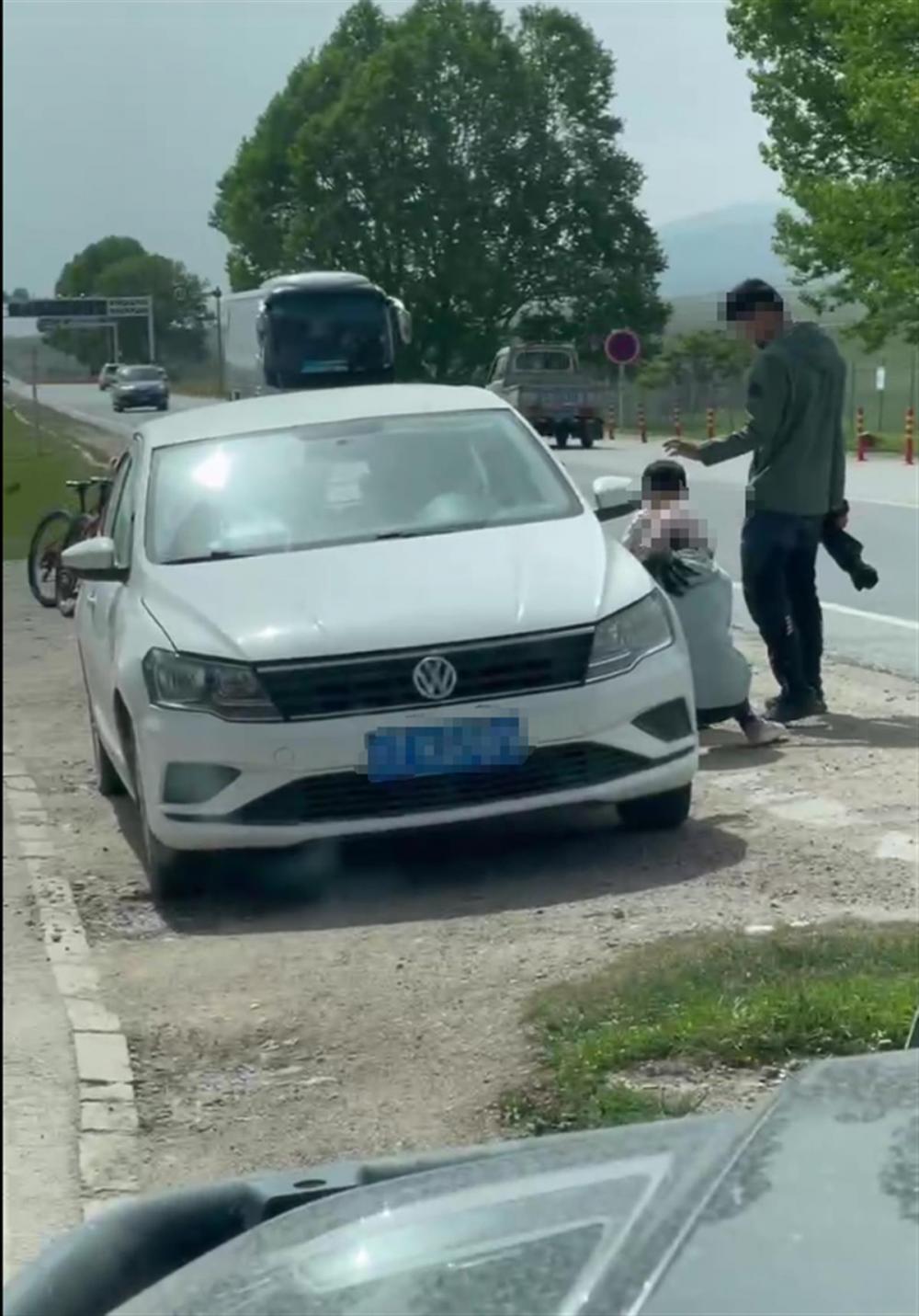 游客称在青海湖附近买水遭驱赶_无国界医生组织称遭缅甸驱赶_杨幂2012戛纳红毯遭驱赶