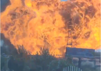 河北沧州一工厂发生爆燃：火光冲天，伤亡不明