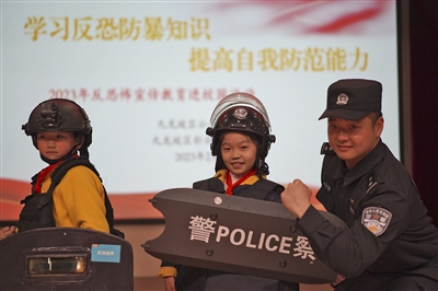 重庆5000余民警走进校园开展法治安全教育 