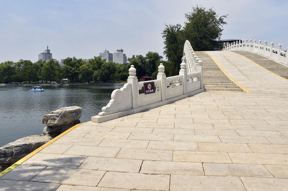 北方气温波动回升_九点平均波动图_高温叠加少雨 北方2地出现特旱