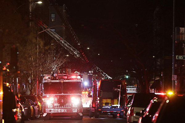 纽约一公寓楼火灾已造成12人死亡死者中年龄最小的仅1岁 上游新闻 汇聚向上的力量 纽约一公寓楼火灾已造成12人死亡死者中年龄最小的仅1岁 上游新闻 汇聚向上的力量