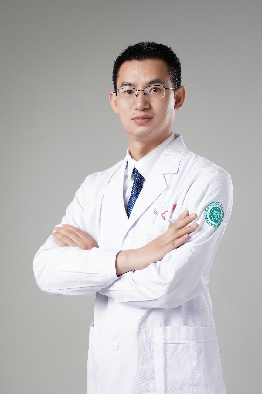 本期特邀重庆市第十三人民医院(重庆市老年病医院)皮肤科副主任龚宇为