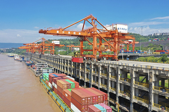 领航中国重庆答卷丨大有希望的果园港正成为世界中转站