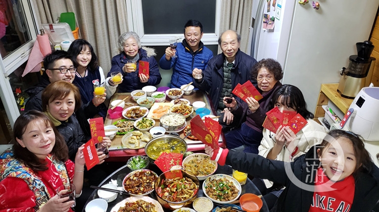 看灯会,吃团圆饭,送祝福来看孩子们眼中的春节