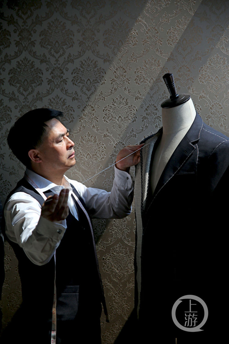 中国品牌·重庆造丨这个小裁缝39年做几屋子笔记 "缝"出一个中国驰名