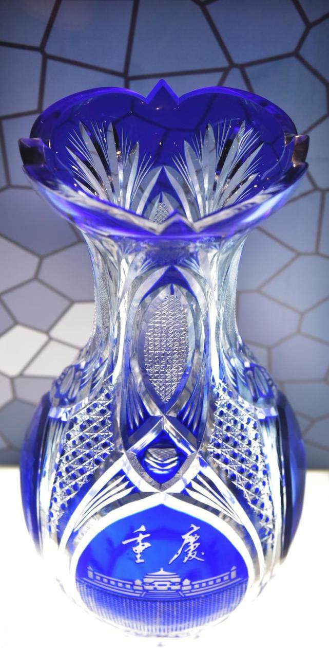 重庆特产传说(443) | 北碚玻璃器皿成型刻花工艺,让玻璃美得不要不要