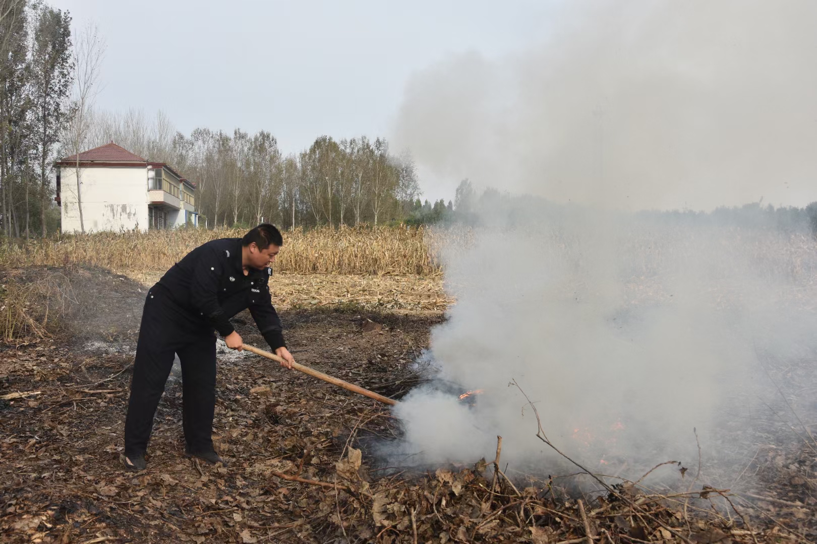 高唐警方關於禁止焚燒秸稈致人民群眾一封信