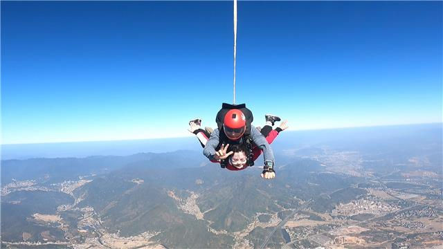 超高空跳伞图片