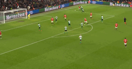 欧联杯室外气温-1℃ 曼联队长b费脱外套给球童_拉什福德进球韦霍斯特首球_曼联欧联杯4-1贝蒂斯