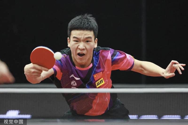 曼联欧联杯4-1贝蒂斯_拉什福德进球韦霍斯特首球_欧联杯室外气温-1℃ 曼联队长b费脱外套给球童