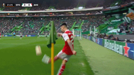 曼联欧联杯4-1贝蒂斯_欧联杯室外气温-1℃ 曼联队长b费脱外套给球童_拉什福德进球韦霍斯特首球