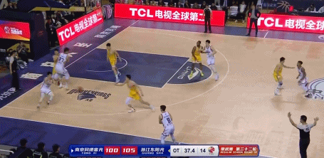 拉什福德进球韦霍斯特首球_欧联杯室外气温-1℃ 曼联队长b费脱外套给球童_曼联欧联杯4-1贝蒂斯