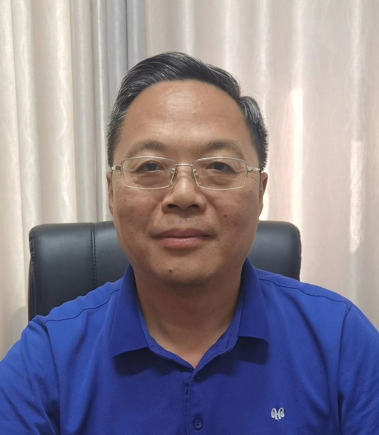 作者简介:陈默,重庆市作家协会会员.