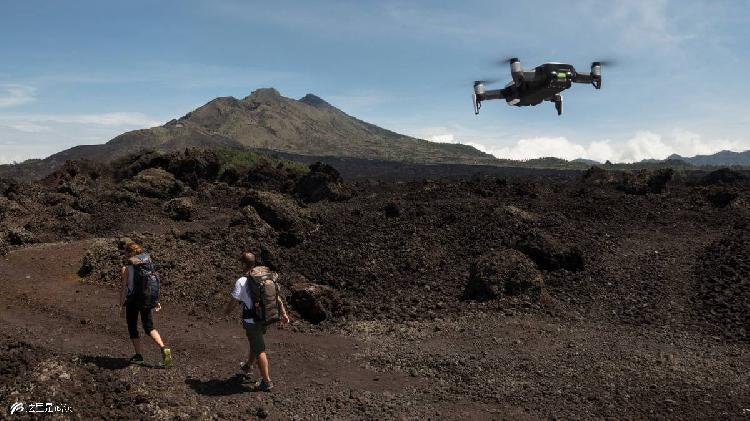 “御”Mavic Air新增高级辅助飞行系统，用户在复杂环境仍可以安心飞行.jpg