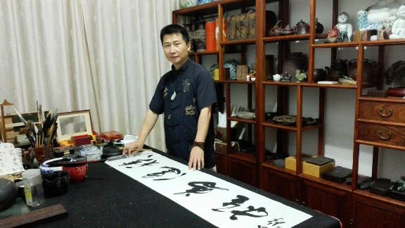 情感炽热 气息纯真——记湖南省知名书法家谷峰