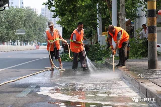 品质潍坊—“烟头不落地，潍城更美丽”道路保洁精细化追求完美！