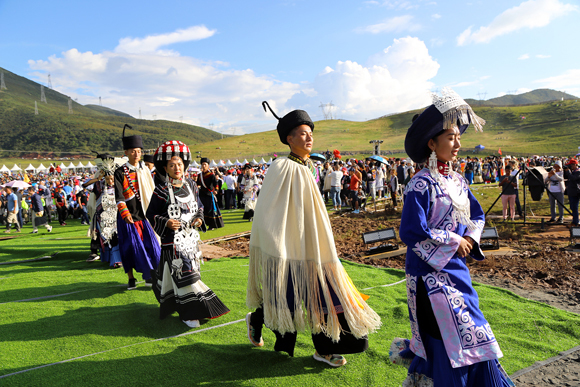 “燃情火把、尽情玩火” 2018凉山彝族传统火把节开幕