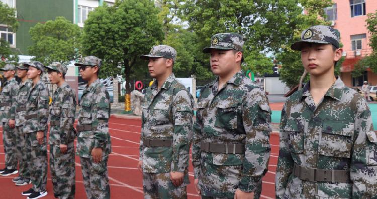 上海博世汽修学校隆重举行2018秋中专新生军训动员大会