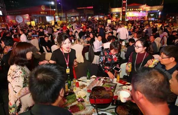 朝天门防空洞老火锅参加第十届中国（重庆）国际火锅美食文化节