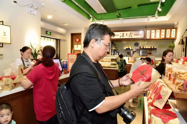 我为美食而生：独行穿城荐美食