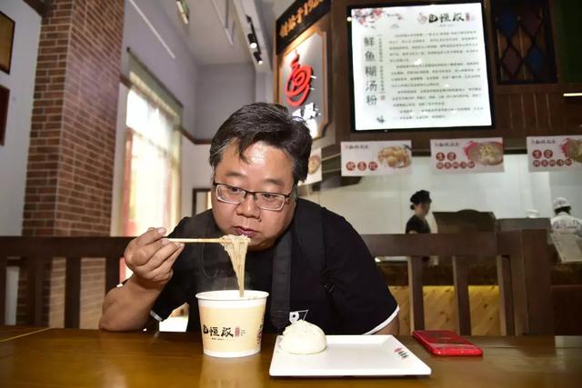 我为美食而生：独行穿城荐美食