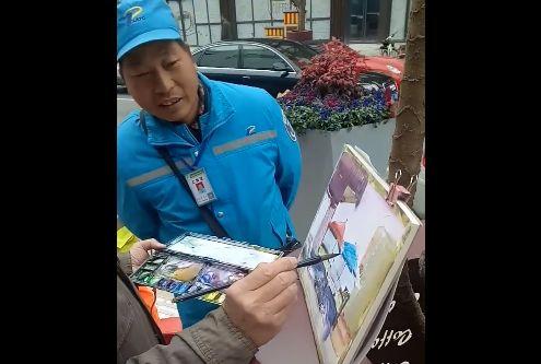 西安网友在高新区偶遇老者路边作画 感觉艺术无处不在