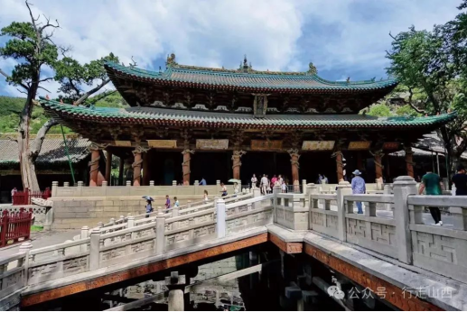 晋祠,位于山西太原西南25公里的悬瓮山麓,原名唐叔虞祠,因纪念晋国