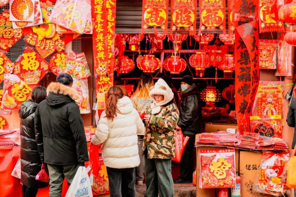 大红色灯笼年货一条街图片