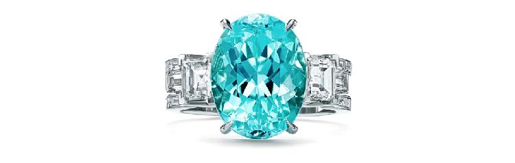 铂金镶嵌（一颗重量超过 5 克拉）椭圆形蓝色铜锂碧玺以及方形和长方形钻石戒指，来自Tiffany & Co. 蒂芙尼2018 Blue Book高级珠宝系列.jpg