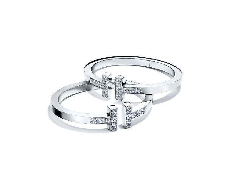 从左至右：Tiffany & Co. 蒂芙尼T系列18K白金镶嵌公主式切割钻石中号方形手镯 ；Tiffany & Co. 蒂芙尼T系列18K白金镶钻手镯.jpg