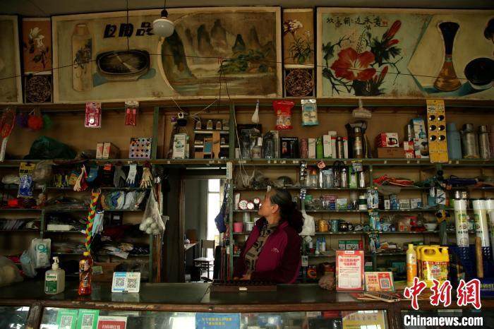 资料图:商店名为“辉石埠供销店”,至今保持着原来的模样。 孙睿姣 摄