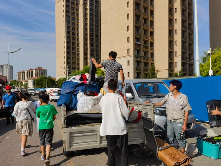南京喜顺搬家_路面开裂后业主搬家_北京在建第一高楼业主