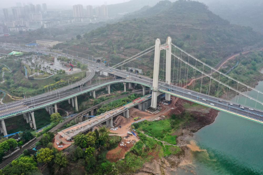 成渝铁路改造工程会溪口四变二线道岔大桥施工现场(无人机照片)
