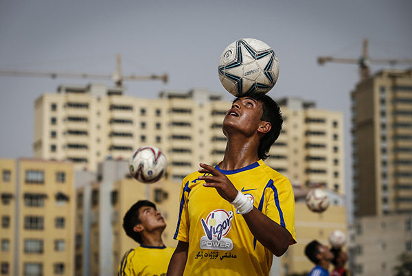 人民日报:足球青训国内将打造大区,欧洲南美将