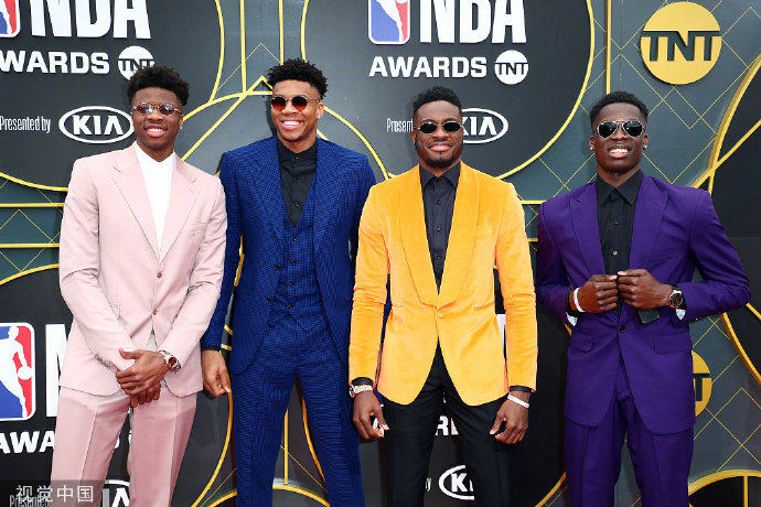 NBA颁奖典礼 常规赛MVP 字母哥阿德托昆博_2025nba颁奖典礼：字母哥荣膺常规赛mvp