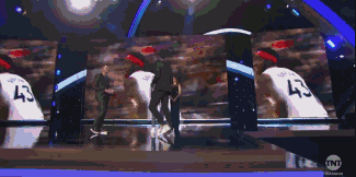 2025nba颁奖典礼：字母哥荣膺常规赛mvp_NBA颁奖典礼 常规赛MVP 字母哥阿德托昆博