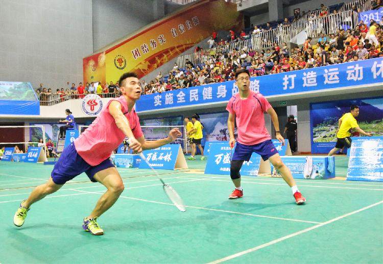 12月来万盛参加国内业余羽毛球顶尖赛事
