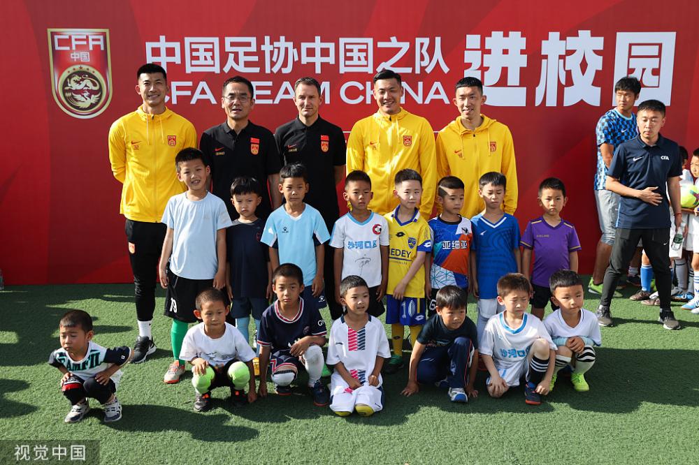 扬科维奇带国脚“回家”，这所小学是中国足球的摇篮